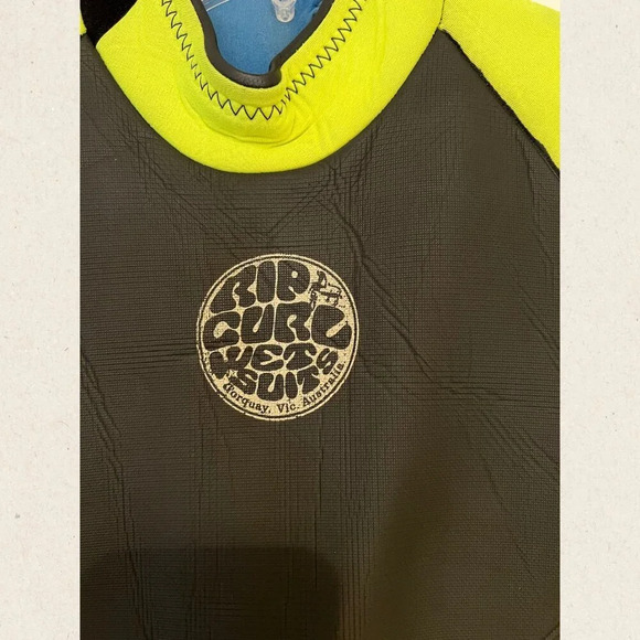 π Get Your Pre-loved Rip Curl Torquay Full Body Wetsuit! π - Picture 3 of 6
